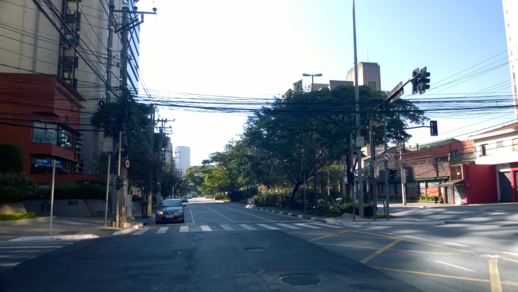 Mittags am Feiertag: Leere Straßen in São Paulo. (Bild: T. Zwior)